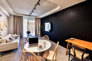 Luff Suites的休息区
