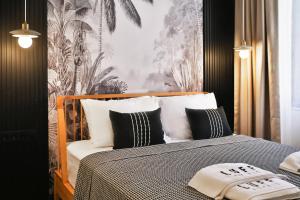 Luff Suites客房内的一张或多张床位