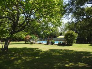Camping Belle Vue外面的花园