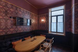 TV a/nebo společenská místnost v ubytování Communal Hotel Plekhanovi