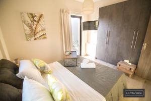 Postel nebo postele na pokoji v ubytování La Vita Villas