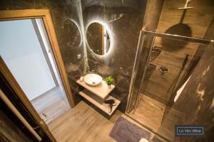 Koupelna v ubytování La Vita Villas