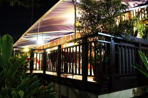 A garden outside Pirogue Lodge
