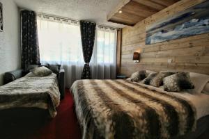 Кровать или кровати в номере Hotel Le Pelvoux