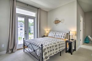 Postel nebo postele na pokoji v ubytování 2 Mi to Bethany Beach Upscale Coastal Home! + 36 fotografií