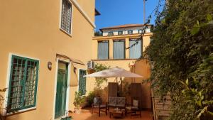 a patio with an umbrella in front of a building at B&B Five in Rome