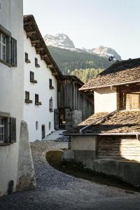 Nespecifikovaný výhled na hory nebo výhled na hory při pohledu z hotelu