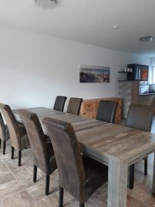 Ein Sitzbereich in der Unterkunft Ferienhaus 1 - 55483 Unzenberg