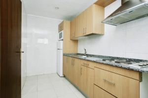 Kuchyňa alebo kuchynka v ubytovaní Apartamentos Bahia Dorada y Iris