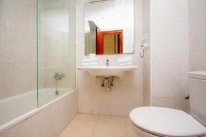 Kúpeľňa v ubytovaní Apartamentos Bahia Dorada y Iris