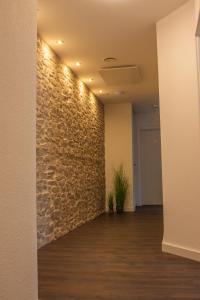 a stone wall in a hallway with a brick wall at Gästehaus&Pension Pinske in Saalburg-Ebersdorf