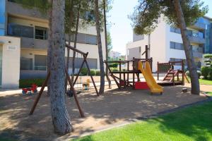 Zona de juegos infantil en UHC Salou Villa Family Complex