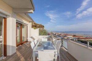 Gallery image of Beachfront Penthouse with private parking in Camaiore