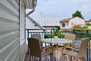 Rõdu või terrass majutusasutuses Alice Backyard-Holiday home and Spa