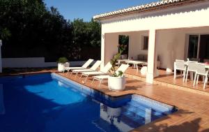 The swimming pool at or close to Casa Verde