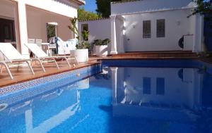 The swimming pool at or close to Casa Verde