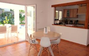 A kitchen or kitchenette at Casa Verde