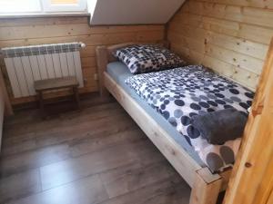Posteľ alebo postele v izbe v ubytovaní Jaśkowa Chata Bieszczady apartament z basenem