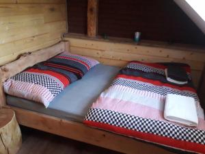 Posteľ alebo postele v izbe v ubytovaní Jaśkowa Chata Bieszczady apartament z basenem