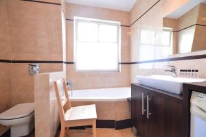 Koupelna v ubytování CITYSTAY Parkur Sopot Apartment + 17 fotografií