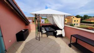 Balkón nebo terasa v ubytování Apartment Sofia with Roof Terrace and Sea View in Gedici