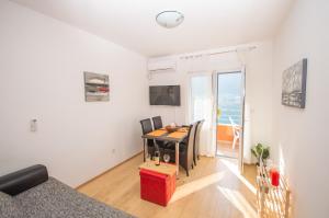 TV a/nebo společenská místnost v ubytování Apartmani Mrsic