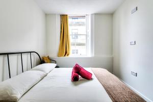 Postel nebo postele na pokoji v ubytování Haystack Hostel