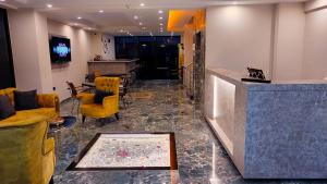 Televisyen dan/atau pusat hiburan di KALİSPERA HOTEL