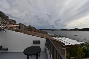 a balcony with a table and a view of the water at Apartmani Mihaela in Šibenik
