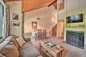 Gallery image of Village of Loon Mtn Condo with Fireplace and Balcony! in Lincoln