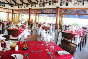 A restaurant or other place to eat at Pirogue Lodge