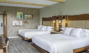 
A bed or beds in a room at High Peaks Resort

