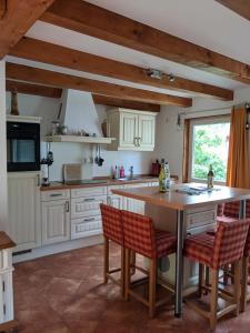 Kuchyň nebo kuchyňský kout v ubytování zu Haus in der Ferne