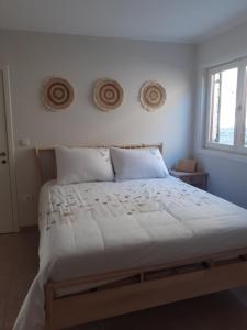 a bedroom with a large bed with white sheets at VILLA ZRMANJA - 3 appartementen in Obrovac