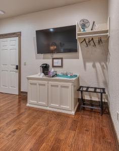 a room with a white counter and a door at Bluebird in Elk City