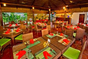 Reštaurácia alebo iné gastronomické zariadenie v ubytovaní Acacia Tree Garden Hotel