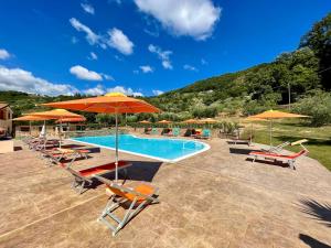 Bazén v ubytování Agri Resort Masusa nebo v jeho okolí