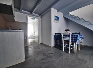 Kuchyňa alebo kuchynka v ubytovaní BLUE IN NAXOS