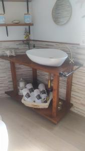 a sink sitting on a wooden shelf with sushi at La Casucha junto al mar in Vilagarcia de Arousa +31 photos