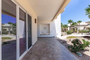 a walkway leading to the entrance of a house at Caracoles Homes in Puerto Peñasco