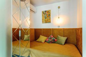 Postel nebo postele na pokoji v ubytování SASKI apartament PREMIUM Unia Art Residence HOME & SPA CENTER "best view"