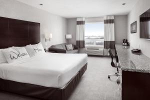 TV a/nebo společenská místnost v ubytování Home Inn & Suites - Swift Current
