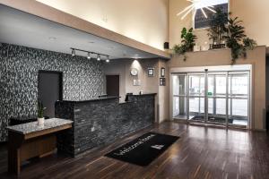 TV a/nebo společenská místnost v ubytování Home Inn & Suites - Swift Current