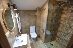 A bathroom at Sno Inn Kazbegi