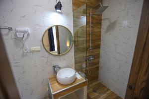 A bathroom at Sno Inn Kazbegi