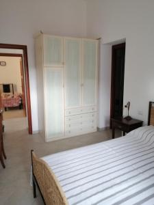 En eller flere senge i et værelse på Appartamento al centro di Budoni