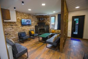 A television and/or entertainment centre at Sno Inn Kazbegi