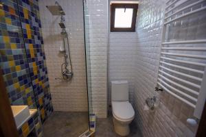 A bathroom at Sno Inn Kazbegi
