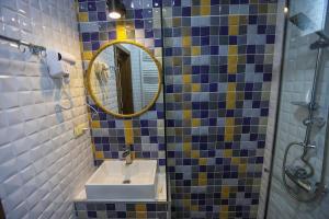 A bathroom at Sno Inn Kazbegi