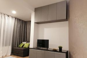 a living room with a tv and a couch at Downtown Parliament in Belgrade